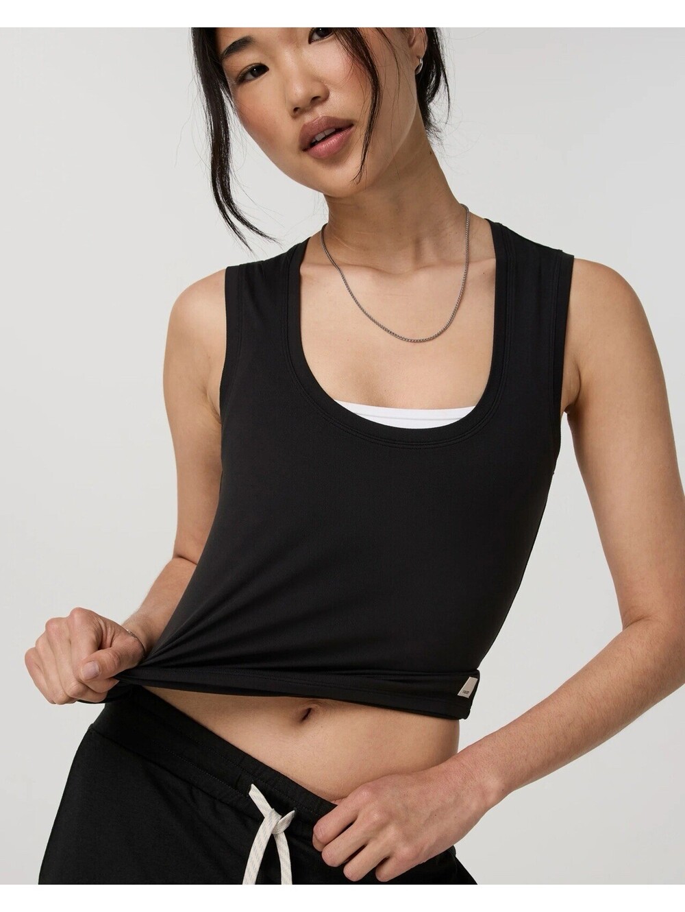 Vuori Women’s Size Medium Halo Essential Scoop Tank Classic Black Athleisure